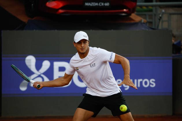 Chile Open 2026 ATP, Tennis Herren 250) FINAL On March 1, 2026, in Santiago, Chile, Italian Luciano Darderi returns a shot during his singles final match against Germany s Yannick Hanfmann at the Chile Open (ATP 250) held at Court Central of San Carlos de Apoquindo in Santiago de Chile. SANTIAGO Chile  Copyright: xReinaldoxUbillax originalFilename:ubilla-notitle260301_npleY.jpg
