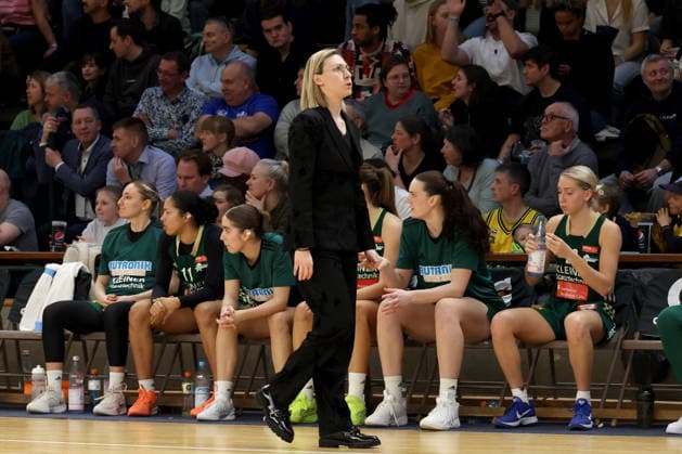 DEU, easyCredit DBBL, ALBA vs. Rutronik Stars Keltern, 01.03.2026, Soemmeringhalle, Berlin, DEU, easyCredit DBBL, ALBA vs. Rutronik Stars Keltern, im Bild Trainerin Matea Tavic (Rutronik Stars Keltern), Kelterner-Spielerbank