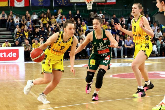 DEU, easyCredit DBBL, ALBA vs. Rutronik Stars Keltern, 01.03.2026, Soemmeringhalle, Berlin, DEU, easyCredit DBBL, ALBA vs. Rutronik Stars Keltern, im Bild Lena Gohlisch (ALBA Berlin 12), Abby Muse (ALBA Berlin 31), Karina Konstantinova (Rutronik Stars Keltern 33)