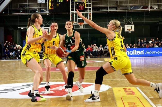 DEU, easyCredit DBBL, ALBA vs. Rutronik Stars Keltern, 01.03.2026, Soemmeringhalle, Berlin, DEU, easyCredit DBBL, ALBA vs. Rutronik Stars Keltern, im Bild Abby Muse (ALBA Berlin 31), Tessa Stammberger (ALBA Berlin 6), Marie Bertholdt (ALBA Berlin 4) , ALEXANDRA WILKE (Rutronik Stars Keltern 3)
