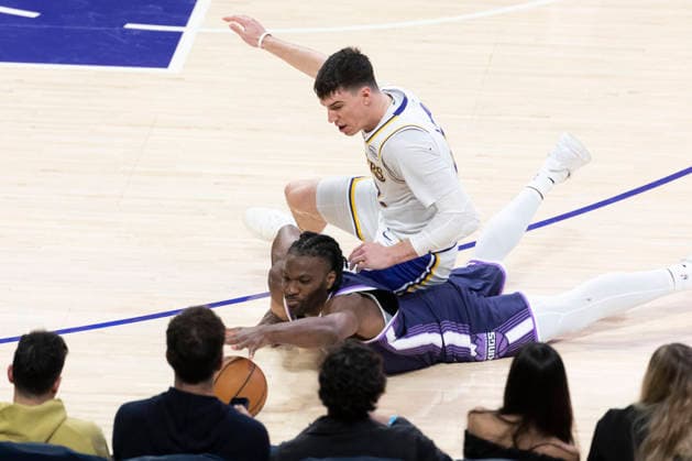 (260302) -- LOS ANGELES, March 2, 2026 -- Los Angeles Lakers Jake LaRavia (top) and Sacramento Kings Precious Achiuwa vie for the ball during the 2025-2026 NBA, Basketball Herren, USA regular season basketball game between Los Angeles Lakers and Sacramento Kings in Los Angeles, the United States, March 1, 2026. (Photo by Xinhua) (SP) U.S.-LOS ANGELES-BASKETBALL-NBA-LAKERS VS KINGS RingoxChiu 