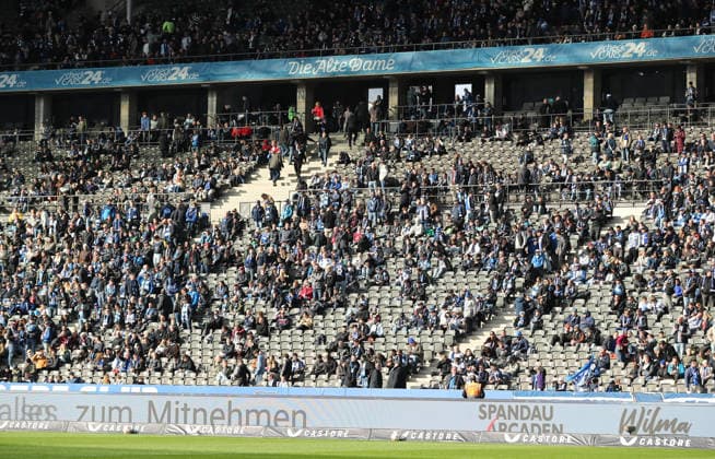 Herthafans spärlich besetzte Tribünen, leere Ränge Fußball Fussball DFL 2. Bundesliga Herren 24. Spieltag Saison 2025 2026 01.03.2026 Hertha BSC Berlin vs. 1.FC Nürnberg FCN DFL regulations prohibit any use of photographs as image sequences and or quasi-video