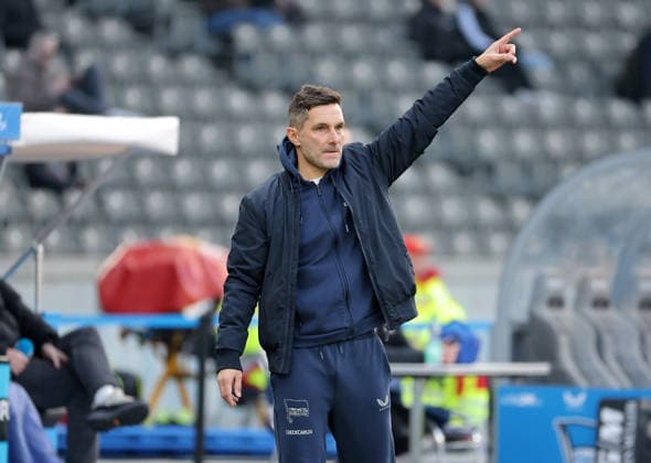 Trainer Stefan Leitl gibt zeigend Anweisungen Aktion Oberkörper Fußball Fussball DFL 2. Bundesliga Herren 24. Spieltag Saison 2025 2026 01.03.2026 Hertha BSC Berlin vs. 1.FC Nürnberg FCN DFL regulations prohibit any use of photographs as image sequences and or quasi-video