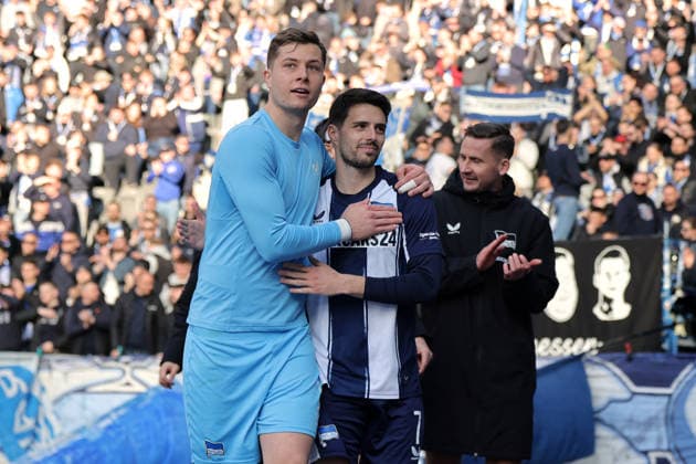 Torwart Tjark Ernst, Josip Brekalo, Paul Seguin, Hertha Mannschaft bei der Ehrenrunde nach Spielende, Jubel Schlußjbel Fußball Fussball DFL 2. Bundesliga Herren 24. Spieltag Saison 2025 2026 01.03.2026 Hertha BSC Berlin vs. 1.FC Nürnberg FCN DFL regulations prohibit any use of photographs as image sequences and or quasi-video