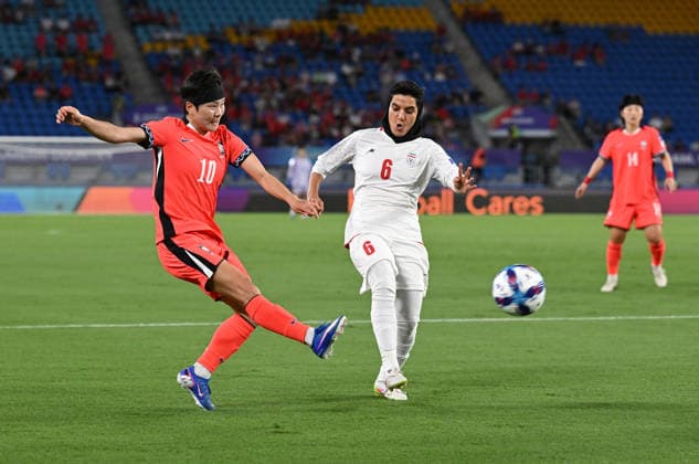 SOCCER ASIAN CUP SOUTH KOREA IRAN, Ji Soyun of Korea Republic takes a shot at goal past Zahra Sarbali Islamic Republic of Islamic Republic of Iran during the AFC Women™s Asian Cup Group A match between South Korea and Iran at Robina Stadium on the Gold Coast, Monday, March 2, 2026. ( NO ARCHIVING, EDITORIAL USE ONLY GOLD COAST QUEENSLAND AUSTRALIA  Copyright: xDAVExHUNTx 20260302125550368374