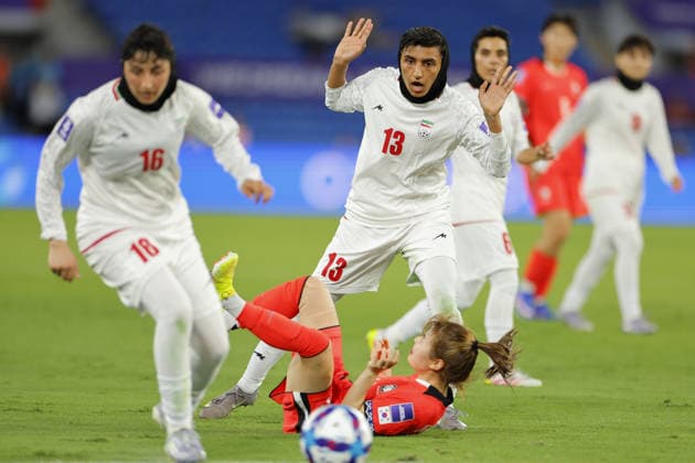 Fatemeh Amineh (13 IR Iran) reacts after Song Jae-Eun (12 Korea Republic) is fouled with Fatemeh Shaban (16 IR Iran) defending during the Womens Asian Cup match between Korea Republic and Islamic Republic of Iran at the Gold Coast Stadium in Robina, Australia Copyright: xMatthewxStarlingx xSPPx Sportspressphoto_SPR99857