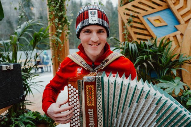 PARALYMPICS - Winter Paralympics Milano Cortina 2026 CORTINA D AMPEZZO,ITALY,02.MAR.26 - PARALYMPICS - Paralympic Winter games, Winterspiele,Spiele, Summer games Milano Cortina 2026, preview. Image shows Johannes Aigner (AUT) with his accordion.  GEPAxpictures xAlexanderxSolc