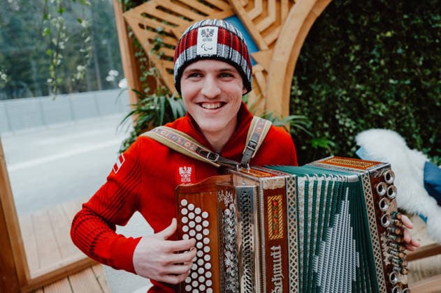 PARALYMPICS - Winter Paralympics Milano Cortina 2026 CORTINA D AMPEZZO,ITALY,02.MAR.26 - PARALYMPICS - Paralympic Winter games, Winterspiele,Spiele, Summer games Milano Cortina 2026, preview. Image shows Johannes Aigner (AUT) with his accordion.  GEPAxpictures xAlexanderxSolc