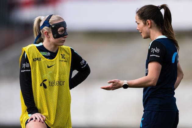260302 Thea Bjelde and Tuva Hansen of the Norwegian women™s national football team during a training session on March 2, 2026 in Vienna. Photo: Marius Simensen BILDBYRAN Cop 238 bbeng dam fifa women s world cup qualifier football fotball fotboll norge norway practice soccer training trening träning Copyright: MARIUSxSIMENSEN BB260302BB339