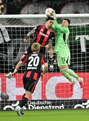 01.03.2026, xekx, Fussball 1.Bundesliga, Eintracht Frankfurt - SC Freiburg v.l. Nnamdi Collins (Eintracht Frankfurt), Kaua Santos (Eintracht Frankfurt) (DFL DFB REGULATIONS PROHIBIT ANY USE OF PHOTOGRAPHS as IMAGE SEQUENCES and or QUASI-VIDEO) Frankfurt am Main