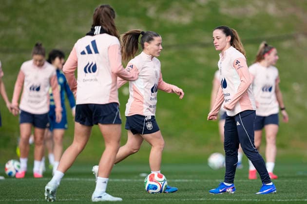 March 2, 2026, Las Rozas, Madrid, Spain: Claudia Pina and Ona Batlle during the training camp of Spain Women Team ahead of the qualification matches for the Brazil 2027 World Cup at the Ciudad del Futbol on March 01, 2026, in Las Rozas, Madrid, Spain. Las Rozas Spain - ZUMAa181 20260302_zaa_a181_067 Copyright: xOscarxJ.xBarrosox