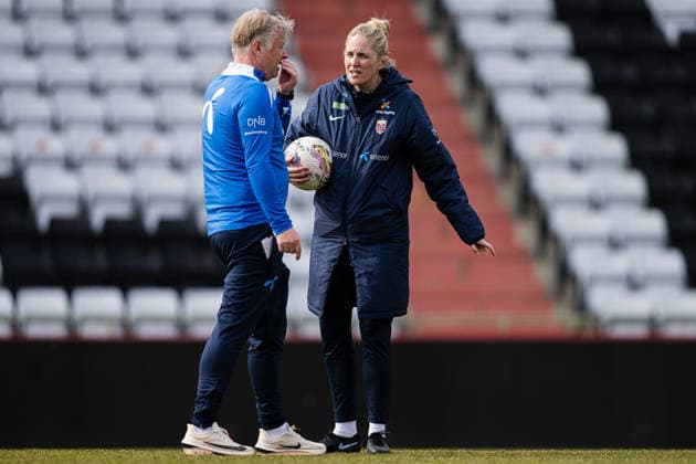 260302 Head coach Gemma Grainger of the Norwegian women™s national football team during a training session on March 2, 2026 in Vienna. Photo: Marius Simensen BILDBYRAN Cop 238 bbeng dam fifa women s world cup qualifier football fotball fotboll norge norway practice soccer training trening träning Copyright: MARIUSxSIMENSEN BB260302BB367