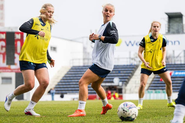 260302 Mathilde Harviken and Emilie Woldvik of the Norwegian women™s national football team during a training session on March 2, 2026 in Vienna. Photo: Marius Simensen BILDBYRAN Cop 238 bbeng dam fifa women s world cup qualifier football fotball fotboll norge norway practice soccer training trening träning Copyright: MARIUSxSIMENSEN BB260302BB393