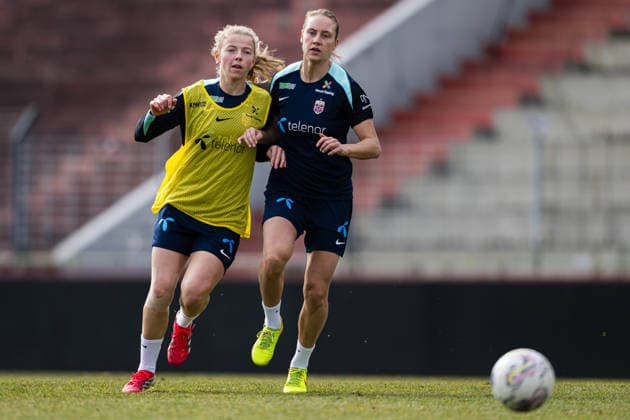 260302 Justine Kielland and Lisa Naalsund of the Norwegian women™s national football team during a training session on March 2, 2026 in Vienna. Photo: Marius Simensen BILDBYRAN Cop 238 bbeng dam fifa women s world cup qualifier football fotball fotboll norge norway practice soccer training trening träning Copyright: MARIUSxSIMENSEN BB260302BB398