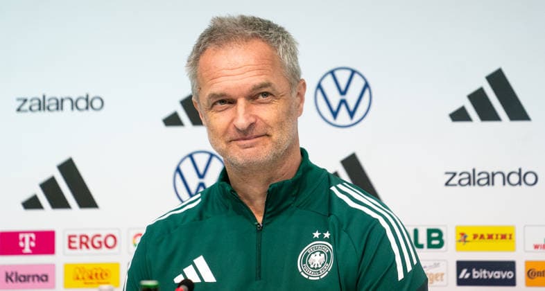 2.3..2026, Fußball, GER, Frauen, WM-Qualifikation, Deutschland - Slowenien, Trainer Christian Wück (Deutschland) bei der Pressekonferenz. Dresden Rudolf-Harbig-Stadion Sachsen Deutschland *** 2 3 2026, Football, GER, Women, World Cup qualification, Germany Slovenia, Coach Christian Wück Germany at the press conference Dresden Rudolf Harbig Stadium Saxony Germany