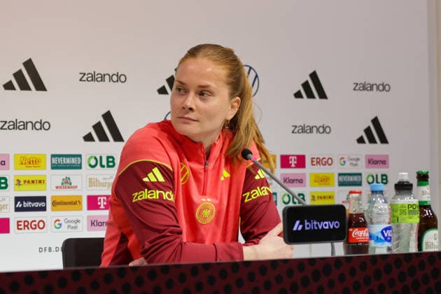02.03.2026, xgrfx, Fussball WM Qualifikation , Deutschland Frauen - Pressekonferenz, Abschlusstraining v.l. Sjoeke Nüsken (Deutsche Frauennationalmannschaft) (DFL DFB REGULATIONS PROHIBIT ANY USE OF PHOTOGRAPHS as IMAGE SEQUENCES and or QUASI-VIDEO) Dresden