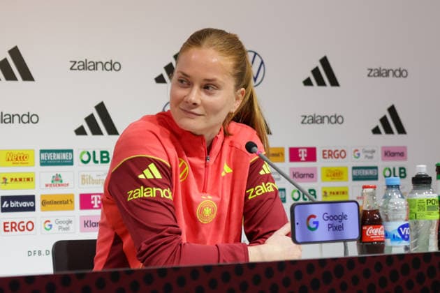 02.03.2026, xgrfx, Fussball WM Qualifikation , Deutschland Frauen - Pressekonferenz, Abschlusstraining v.l. Sjoeke Nüsken (Deutsche Frauennationalmannschaft) (DFL DFB REGULATIONS PROHIBIT ANY USE OF PHOTOGRAPHS as IMAGE SEQUENCES and or QUASI-VIDEO) Dresden