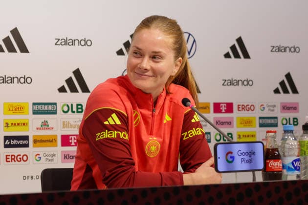 02.03.2026, xgrfx, Fussball WM Qualifikation , Deutschland Frauen - Pressekonferenz, Abschlusstraining v.l. Sjoeke Nüsken (Deutsche Frauennationalmannschaft) (DFL DFB REGULATIONS PROHIBIT ANY USE OF PHOTOGRAPHS as IMAGE SEQUENCES and or QUASI-VIDEO) Dresden