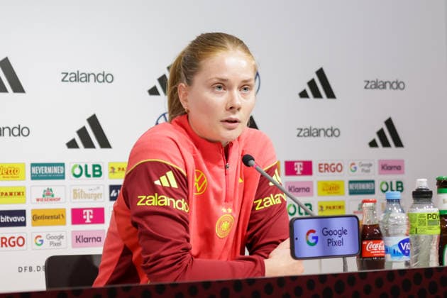 02.03.2026, xgrfx, Fussball WM Qualifikation , Deutschland Frauen - Pressekonferenz, Abschlusstraining v.l. Sjoeke Nüsken (Deutsche Frauennationalmannschaft) (DFL DFB REGULATIONS PROHIBIT ANY USE OF PHOTOGRAPHS as IMAGE SEQUENCES and or QUASI-VIDEO) Dresden