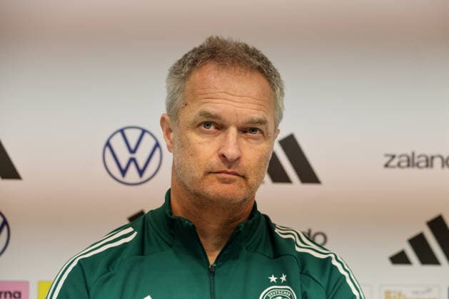 Dresden, Deutschland 02. März 2026: Vorbereitung auf das Frauen WM-Qualifikationsspiel Deutschland vs. Slowenien - Abschlusspressekonferenz in Dresden Im Bild: Bundestrainer Christian Wück Wueck (Deutschland) bei der Abschlusspressekonferenz in Dresden Copyright: HMBxMedia MadeleinexFantini