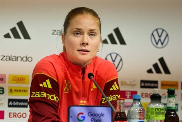 Dresden, Deutschland 02. März 2026: Vorbereitung auf das Frauen WM-Qualifikationsspiel Deutschland vs. Slowenien - Abschlusspressekonferenz in Dresden Im Bild: Sjoeke Nüsken Nuesken (Deutschland) bei der Abschlusspressekonferenz in Dresden Copyright: HMBxMedia MadeleinexFantini