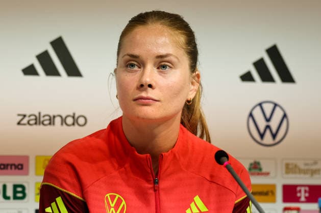Dresden, Deutschland 02. März 2026: Vorbereitung auf das Frauen WM-Qualifikationsspiel Deutschland vs. Slowenien - Abschlusspressekonferenz in Dresden Im Bild: Sjoeke Nüsken Nuesken (Deutschland) bei der Abschlusspressekonferenz in Dresden Copyright: HMBxMedia MadeleinexFantini