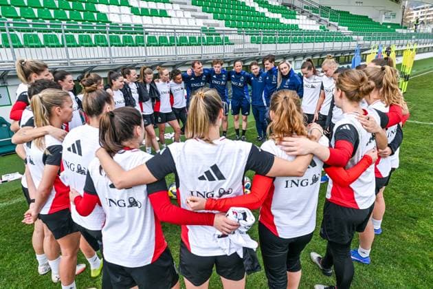 SOCCER WOMEN UEFA QUALIFIERS B4 MD-1 ISRAEL VS BELGIUM head coach Elisabet Gunnarsdottir and her team of Belgium pictured during a women football training session MD-1 before the game between the national teams of Israel and Belgium, called the Red Flames, on the first match day in League B Group B4 in the league stage of the 2026-27 UEFA Women s European Qualifiers competition , on Monday 2 March 2026 in Budapest , Hungary . PHOTO SPORTPIX Stijn Audooren Budapest BSC Stadium - Budaors Hungary  Copyright: xSportpix.bex xStijnxAudoorenxStijnxAudoorenx