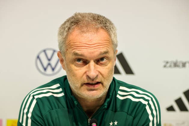 Dresden, Deutschland 02. März 2026: Vorbereitung auf das Frauen WM-Qualifikationsspiel Deutschland vs. Slowenien - Abschlusspressekonferenz in Dresden Im Bild: Bundestrainer Christian Wück Wueck (Deutschland) bei der Abschlusspressekonferenz in Dresden Copyright: HMBxMedia MadeleinexFantini