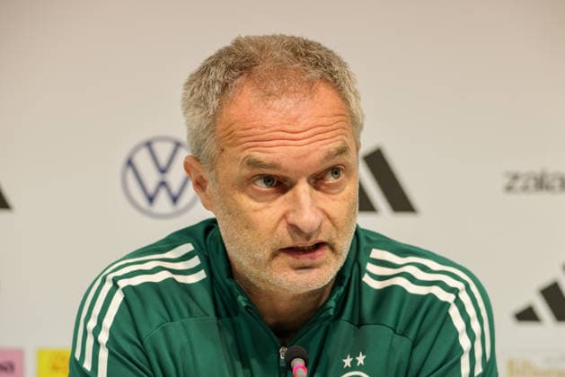 Dresden, Deutschland 02. März 2026: Vorbereitung auf das Frauen WM-Qualifikationsspiel Deutschland vs. Slowenien - Abschlusspressekonferenz in Dresden Im Bild: Bundestrainer Christian Wück Wueck (Deutschland) bei der Abschlusspressekonferenz in Dresden Copyright: HMBxMedia MadeleinexFantini