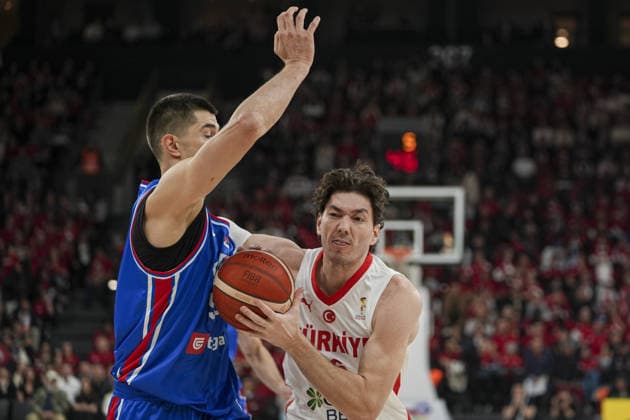 Turkiye v Serbia - FIBA Basketball World Cup 2027 European Qualifiers ISTANBUL, TURKIYE - MARCH 02: Cedi Osman (R) of Turkiye in action against Luka Mitrovic (L) of Serbia during the FIBA Basketball World Cup 2027 European Qualifiers First Round Group C match at the Basketball Development Center in Istanbul, Turkiye, on March 02, 2026. Arife Karakum Anadolu Istanbul Turkey. Editorial use only. Please get in touch for any other usage.  Copyright: x2026xAnadoluxArifexKarakumx
