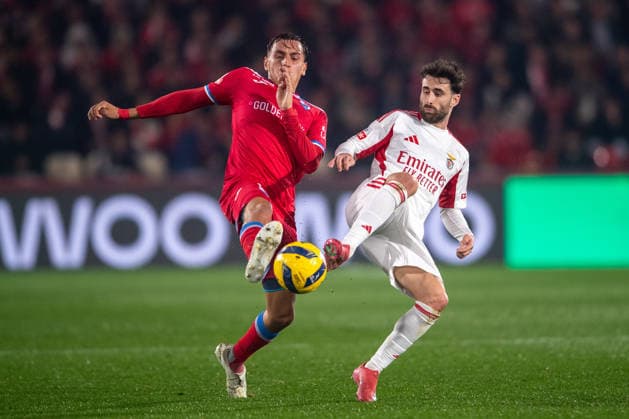 March 2, 2026, Barclos, Barcelos, Portugal: BARCELOS, PORTUGAL - MARCH 02: FACUNDO CASERES from Gil Vicente FC is seen disputing the ball with RAFA SILVA of SL Benfica during the Liga Portugal Betclic 2025 26 League match between Gil Vicente FC and SL Benfica, at Estadio Cidade de Barcelos on March 02, 2026 in Barcelos, Portugal Barclos Portugal - ZUMAl192 20260302_zsp_l192_014 Copyright: xMiguelxLemosx