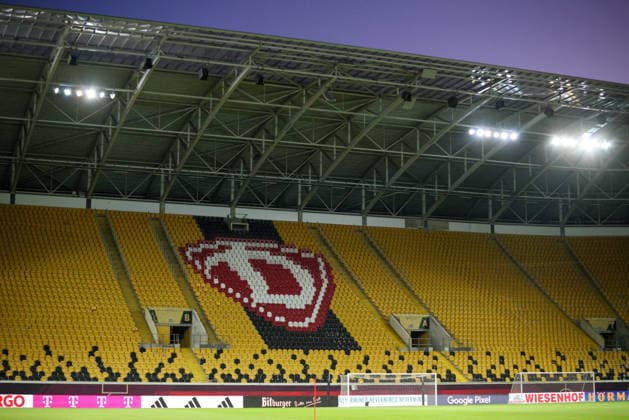 Dresden, Deutschland 02. März 2026: Vorbereitung auf das Frauen WM-Qualifikationsspiel Deutschland vs. Slowenien - Abschlusstraining in Dresden Im Bild: Symbolbild leere Tribüne mit dem Logo von Dynamo Dresden im Rudolf-Harbig Stadion in Dresden Copyright: HMBxMedia MadeleinexFantini