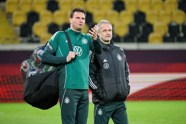Dresden, Deutschland 02. März 2026: Vorbereitung auf das Frauen WM-Qualifikationsspiel Deutschland vs. Slowenien - Abschlusstraining in Dresden Im Bild: v.li. Torwarttrainer Michael Fuchs (Deutschland) und Bundestrainer Christian Wück Wueck (Deutschland) Copyright: HMBxMedia MadeleinexFantini