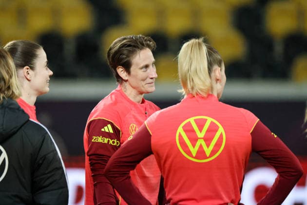 Dresden, Deutschland 02. März 2026: Vorbereitung auf das Frauen WM-Qualifikationsspiel Deutschland vs. Slowenien - Abschlusstraining in Dresden Im Bild: Torhüterin Ann-Katrin Berger (Deutschland), mittig im Bild Copyright: HMBxMedia MadeleinexFantini