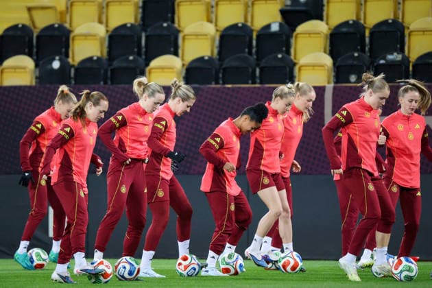 Dresden, Deutschland 02. März 2026: Vorbereitung auf das Frauen WM-Qualifikationsspiel Deutschland vs. Slowenien - Abschlusstraining in Dresden Im Bild: Die Spielerinnen der deutschen Fußballnationalmannschaft der Frauen beim Abschlusstraining in Dresden Copyright: HMBxMedia MadeleinexFantini