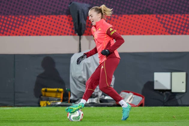 02.03.2026, xgrfx, Fussball WM Qualifikation , Deutschland Frauen - Pressekonferenz, Abschlusstraining v.l. Laura Freigang (Deutsche Frauennationalmannschaft) (DFL DFB REGULATIONS PROHIBIT ANY USE OF PHOTOGRAPHS as IMAGE SEQUENCES and or QUASI-VIDEO) Dresden