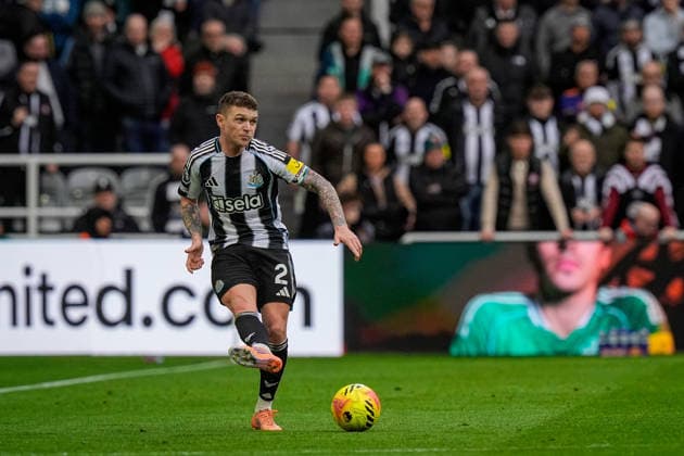 Newcastle United v Everton - Premier League Kieran Trippier of Newcastle United passes the ball during the Premier League match between Newcastle United and Everton at St. James s Park in Newcastle, United Kingdom, on February 28, 2026. Newcastle Tyne and Wear United Kingdom  Copyright: xMaynardxManyowax originalFilename:cosgrove-premierl260228_nppBz.jpg
