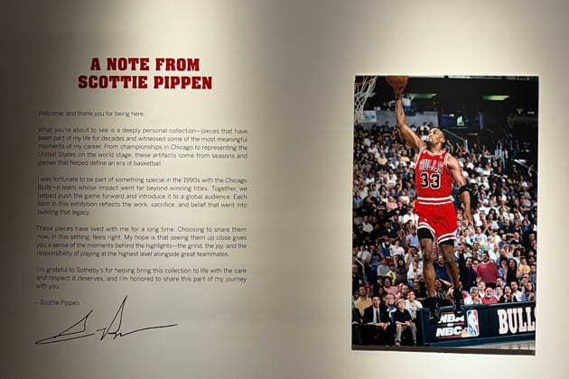View showing a letter and an image that are part of former basketball player Scottie Pippen s collection in New York, United States, 02 march 2026. Sotheby s auction house put the Scottie Pippen collection up for auction, which includes several items from the US ‘Dream Team’ at the 1992 Barcelona Olympics, such as a pair of Michael Jordan s sneakers, a Larry Bird jersey, and several Chicago Bulls uniforms. New York auctions memorabilia from the 1992 Barcelona Olympic Games, Olympische Spiele, Olympia, OS basketball Dream Team !ACHTUNG: NUR REDAKTIONELLE NUTZUNG!  Copyright: xJanxTéllezxAsensiox USA8863 20260302-55019572014_1