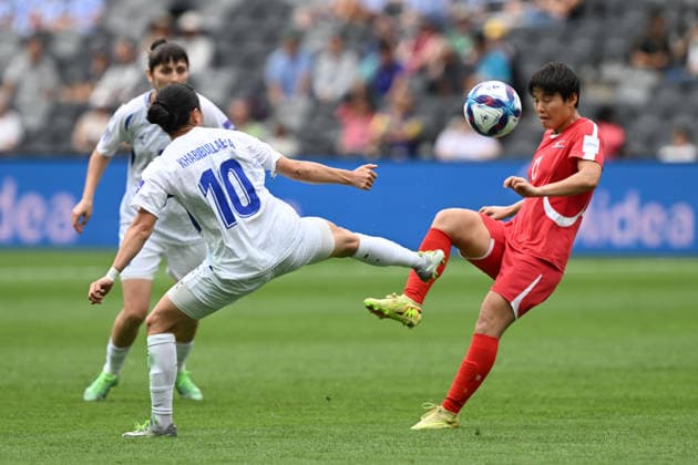 SOCCER ASIAN CUP NORTH KOREA UZBEKISTAN, Khabibullaeva Diyorakhon of Uzbekistan and Hong Song Ok of North Korea compete for possession during the AFC Women™s Asian Cup Group B match between North Korea and Uzbekistan at CommBank Stadium in Sydney, Tuesday, March 3, 2026. ( NO ARCHIVING, EDITORIAL USE ONLY SYDNEY NEW SOUTH WALES AUSTRALIA  Copyright: xDEANxLEWINSx 20260303114928345661