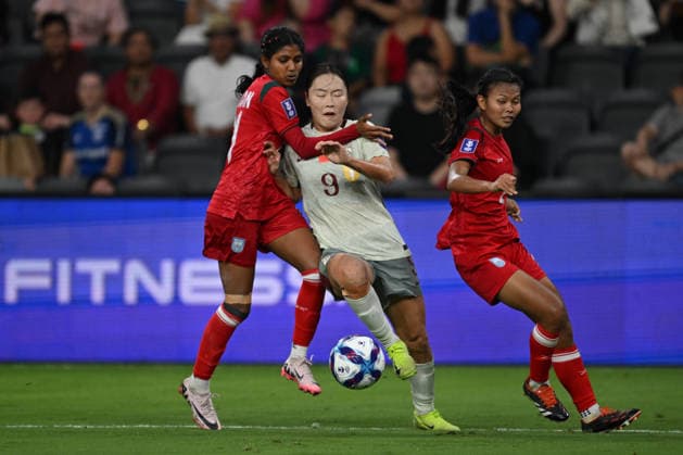 SOCCER ASIAN CUP CHINA BANGLADESH, Wurigumula of China and Khatun Nabiran and Azim Sheuli of Bangladesh during the AFC Women™s Asian Cup Group B match between China and Bangladesh at CommBank Stadium in Sydney, Tuesday, March 3, 2026. ( NO ARCHIVING, EDITORIAL USE ONLY SYDNEY NEW SOUTH WALES AUSTRALIA  Copyright: xDEANxLEWINSx 20260303154025278950