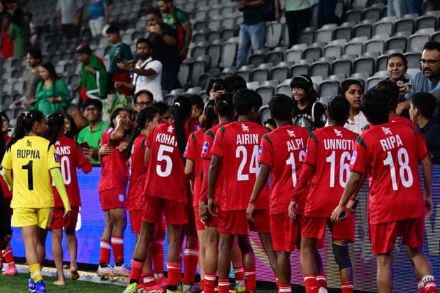 SOCCER ASIAN CUP CHINA BANGLADESH, Bangladesh acknowledge their supporters during the AFC Women™s Asian Cup Group B match between China and Bangladesh at CommBank Stadium in Sydney, Tuesday, March 3, 2026. ( NO ARCHIVING, EDITORIAL USE ONLY SYDNEY NEW SOUTH WALES AUSTRALIA  Copyright: xDEANxLEWINSx 20260303176855193190