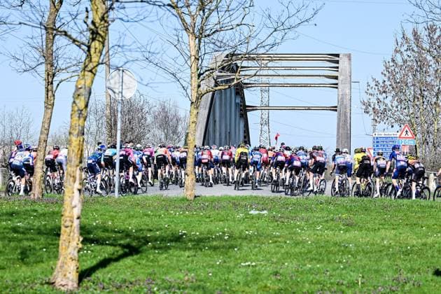 The peloton pictured in action during the Ename Samyn Classic one day cycling race, 203,8km from Quaregnon to Dour on Tuesday 03 March 2026. MAARTENxSTRAETEMANS  x166322132x