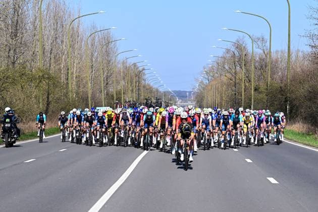 The peloton pictured in action during the Ename Samyn Classic one day cycling race, 203,8km from Quaregnon to Dour on Tuesday 03 March 2026. MAARTENxSTRAETEMANS  x166324515x