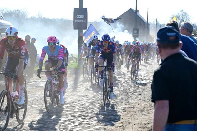 Ename Grand Prix Le Samyn 2026 Cycling Race DOUR, BELGIUM - MARCH 03 : illustration picture of the riders during the 58th edition of Ename Grand Prix Le Samyn an UCI Class 1.1 one day cycling road race for Men Elite of km with start in Quaregnon and finish in Dour on March 3, 2026 in Dour, Belgium, 03 03 2026 ( Motordriver Kenny Verfaillie - Dour Belgium  Copyright: xJanxDexMeuleneirx