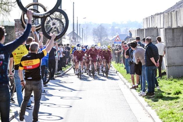 The peloton pictured in action during the Ename Samyn Classic one day cycling race, 203,8km from Quaregnon to Dour on Tuesday 03 March 2026. MAARTENxSTRAETEMANS  x166330109x