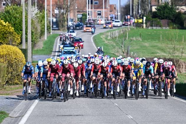 The peloton pictured in action during the Ename Samyn Classic one day cycling race, 203,8km from Quaregnon to Dour on Tuesday 03 March 2026. MAARTENxSTRAETEMANS  x166332326x