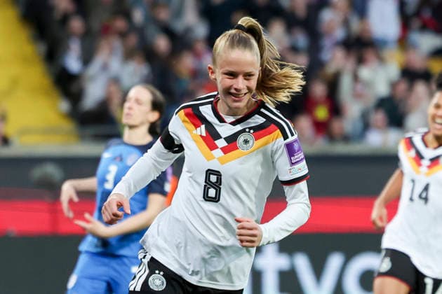 Vivien Endemann (Germany) bejubelt ihren Treffer zum 1:0, 2027 FIFA Women s World Cup Qualifier, Germany v Slovenia, Rudolf-Harbig-Stadion am 03. March 2026 in Dresden, Deutschland. (Foto von Marco Steinbrenner DeFodi Images) Vivien Endemann (Germany) celebrates after scoring her teams first goal, 2027 FIFA Women s World Cup Qualifier, Germany v Slovenia, Rudolf-Harbig-Stadion, March 3, 2026 in Dresden, Germany. (Photo by Marco Steinbrenner DeFodi Images) -
