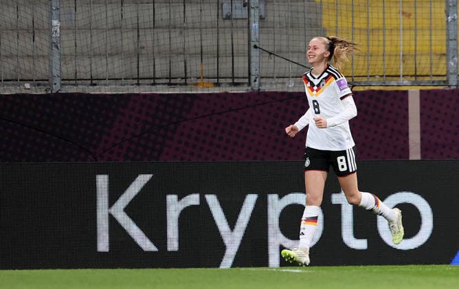 Vivien Endemann Torjubel 1-0 , WM-Qualifikation , Frauen-Nationalmannschaft , Deutschland-Slowenien , Fußball , in den Rudolf Harbig Stadion, in Dresden , Sachsen , Deutschland. März 03 , 2026 . Photo by: Davide Elias IPA Photo Pressefoto DENL Copyright: xDavidexEliasx