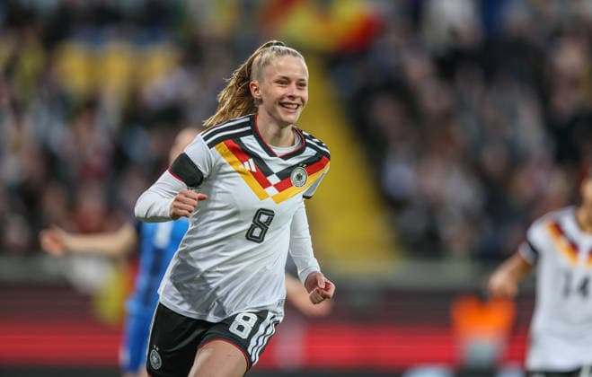GER, Dresden, Deutschland vs Slowenien, Länderspiel, Fussball, FIFA, Spielzeit 2026 2027, WM-Qualifikation, Rudolf-Harbig-Stadion, 1. Spieltag im Bild: Vivien Endemann (Deutschland Frauen 8), Tor, Jubel und Freude, Emotionen, Goal scored, emotions, Gol, Slovenija, veselje, 1:0 DFB DFL REGULATIONS PROHIBIT ANY USE OF PHOTOGRAPHS AS IMAGE SEQUENCES AND OR QUASI-VIDEO, 03.03.2026 *** GER, Dresden, Germany vs Slovenia, international match, football, FIFA, 2026 2027 season, World Cup qualification, Rudolf Harbig Stadium, 1 matchday in picture Vivien Endemann Germany Women 8 , goal, jubilation and joy, emotions, Goal scored, emotions, Gol, Slovenija, veselje, 1 0 DFB DFL REGULATIONS PROHIBIT ANY USE OF PHOTOGRAPHS AS IMAGE SEQUENCES AND OR QUASI VIDEO, 03 03 2026 Copyright: HMBxMedia HendrikxHamelau