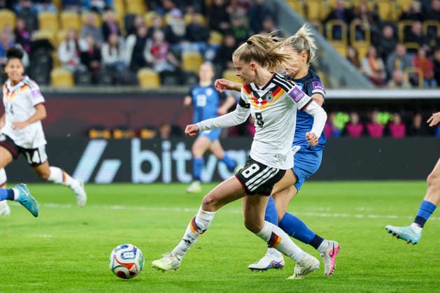 Vivien Endemann (Germany) erzielt mit diesem Schuss das Tor zum 1:0, 2027 FIFA Women s World Cup Qualifier, Germany v Slovenia, Rudolf-Harbig-Stadion am 03. March 2026 in Dresden, Deutschland. (Foto von Marco Steinbrenner DeFodi Images) Vivien Endemann (Germany) scores the goal to make it 1-0 with this shot, 2027 FIFA Women s World Cup Qualifier, Germany v Slovenia, Rudolf-Harbig-Stadion, March 3, 2026 in Dresden, Germany. (Photo by Marco Steinbrenner DeFodi Images) -